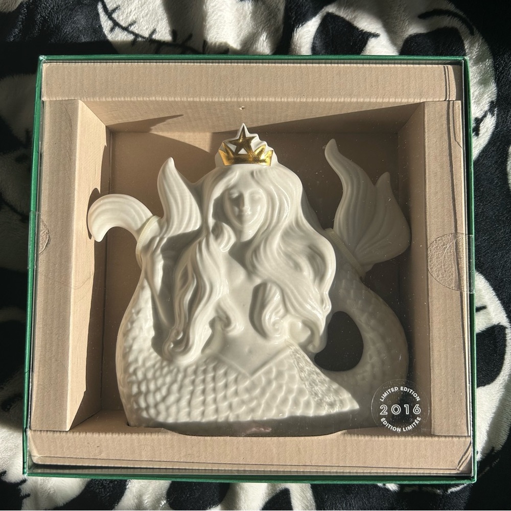 Starbucks 2016 Siren Mermaid Limited Edition Ceramic Statue Sculpture